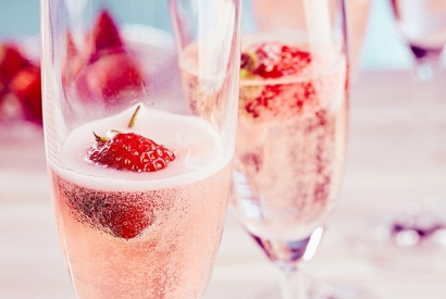 Le Champagne Rosé sera Idéal pour vos repas de fêtes de Noël !