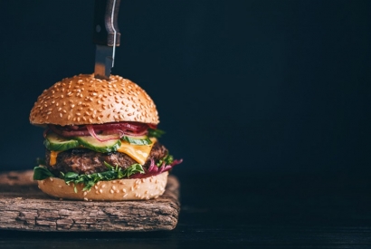 Vin rouge, vin blanc, vin rosé ou Bière avec un bon Hamburger ?